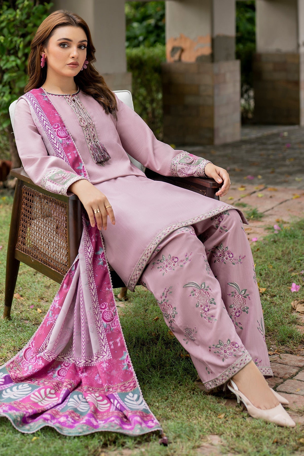 Gul-e-Zar Embroidered Cotton Lawn 3 Piece Suit for Women AD