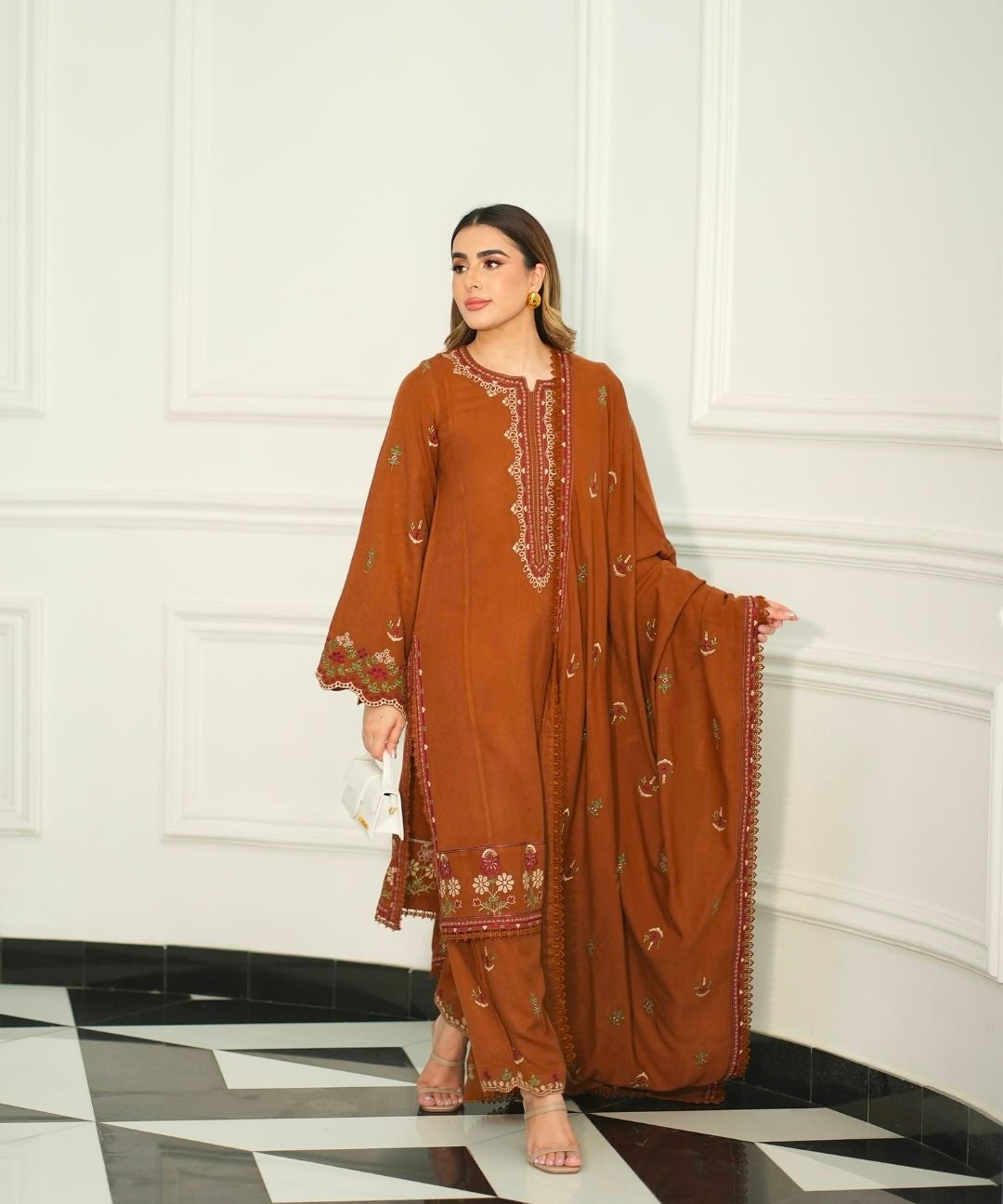 Chiku Luxury Embroidery Lawn 3PCS Ready to Wear Suit T