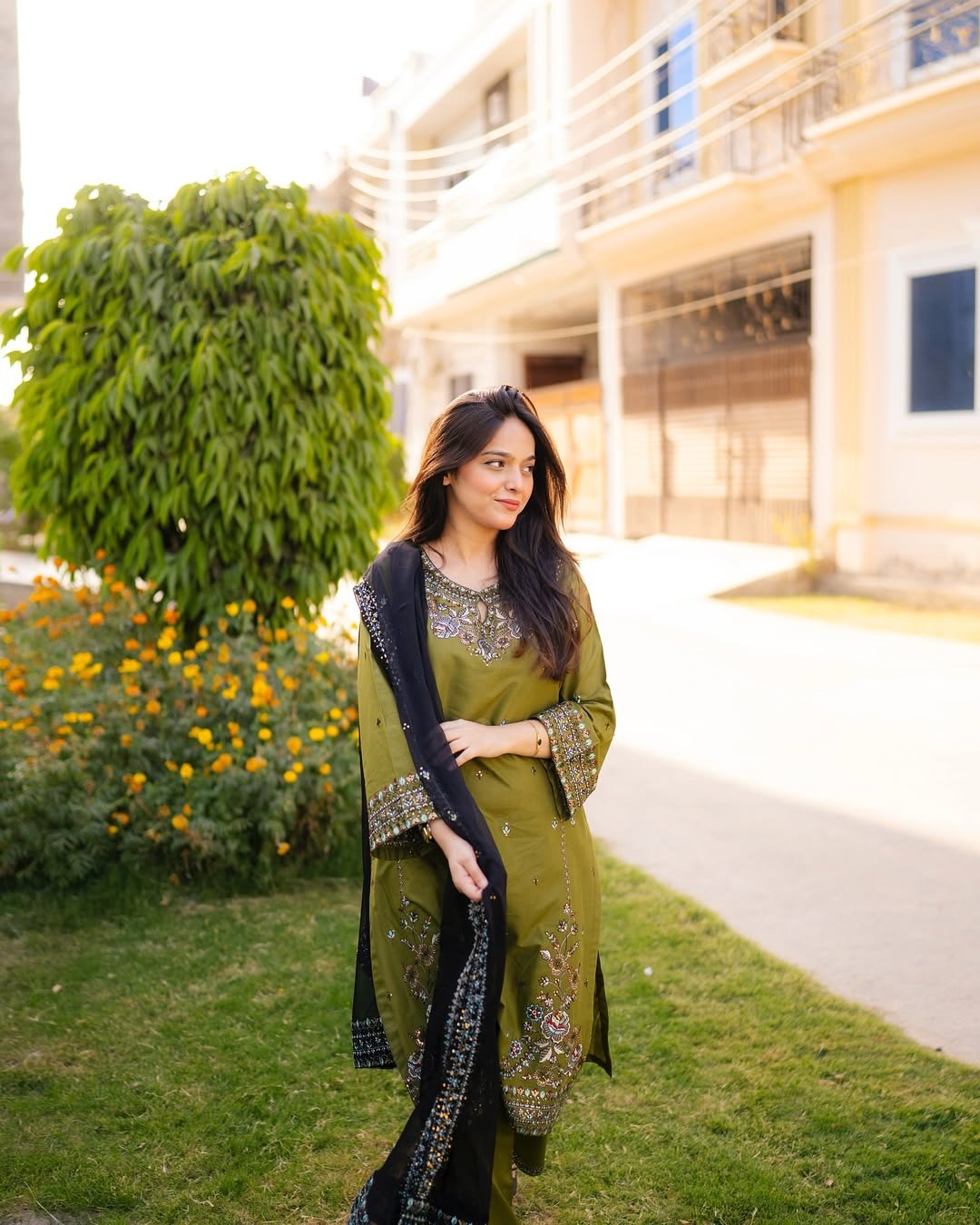 Mayal – Ezza Embroidered 3-Piece Set