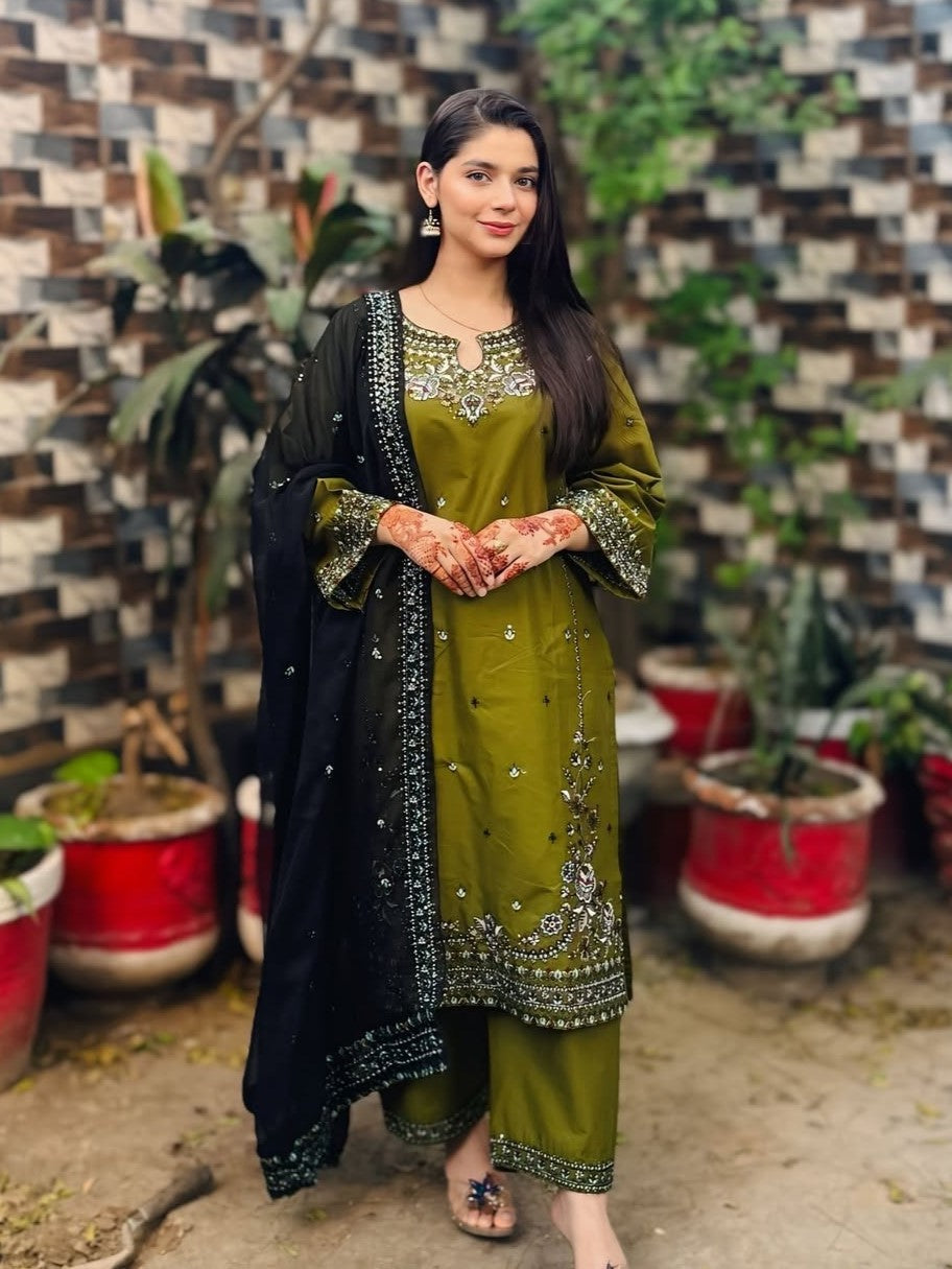 Mayal – Ezza Embroidered 3-Piece Set