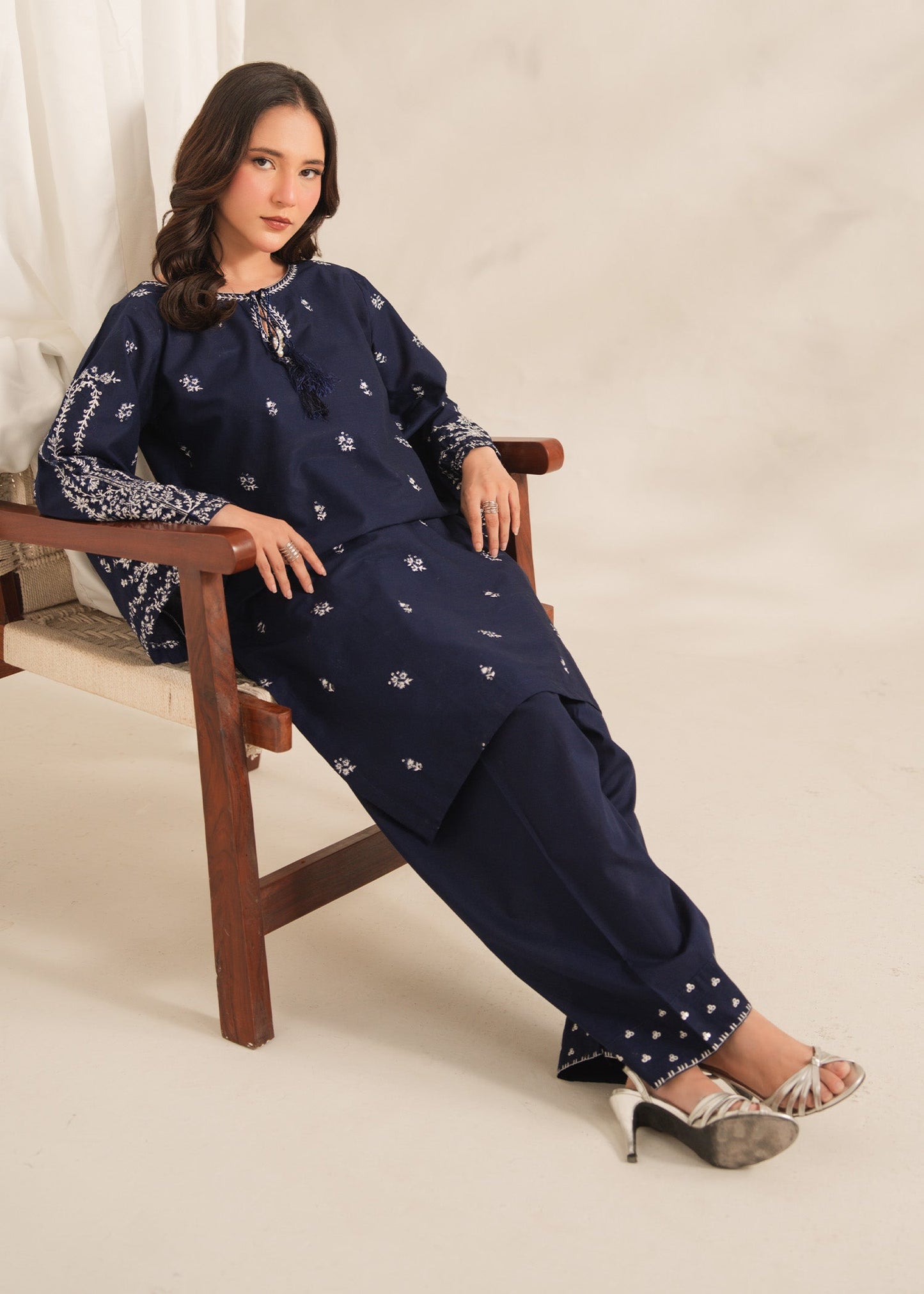 Urwa Women's Suit | Elegant Pakistani Clothing PL