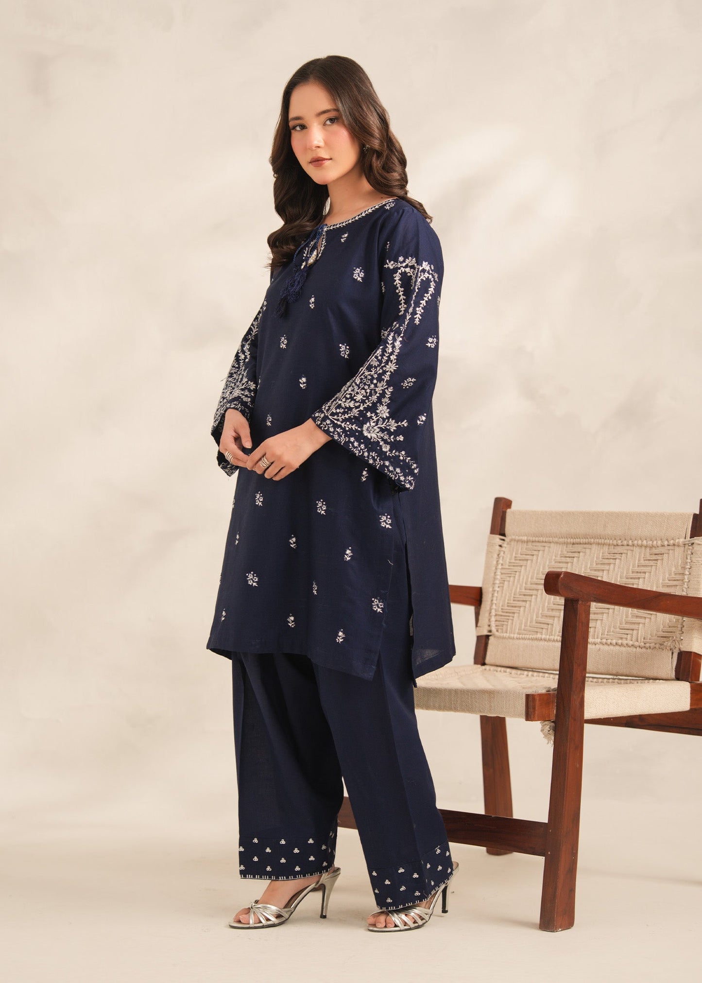 Urwa Women's Suit | Elegant Pakistani Clothing PL