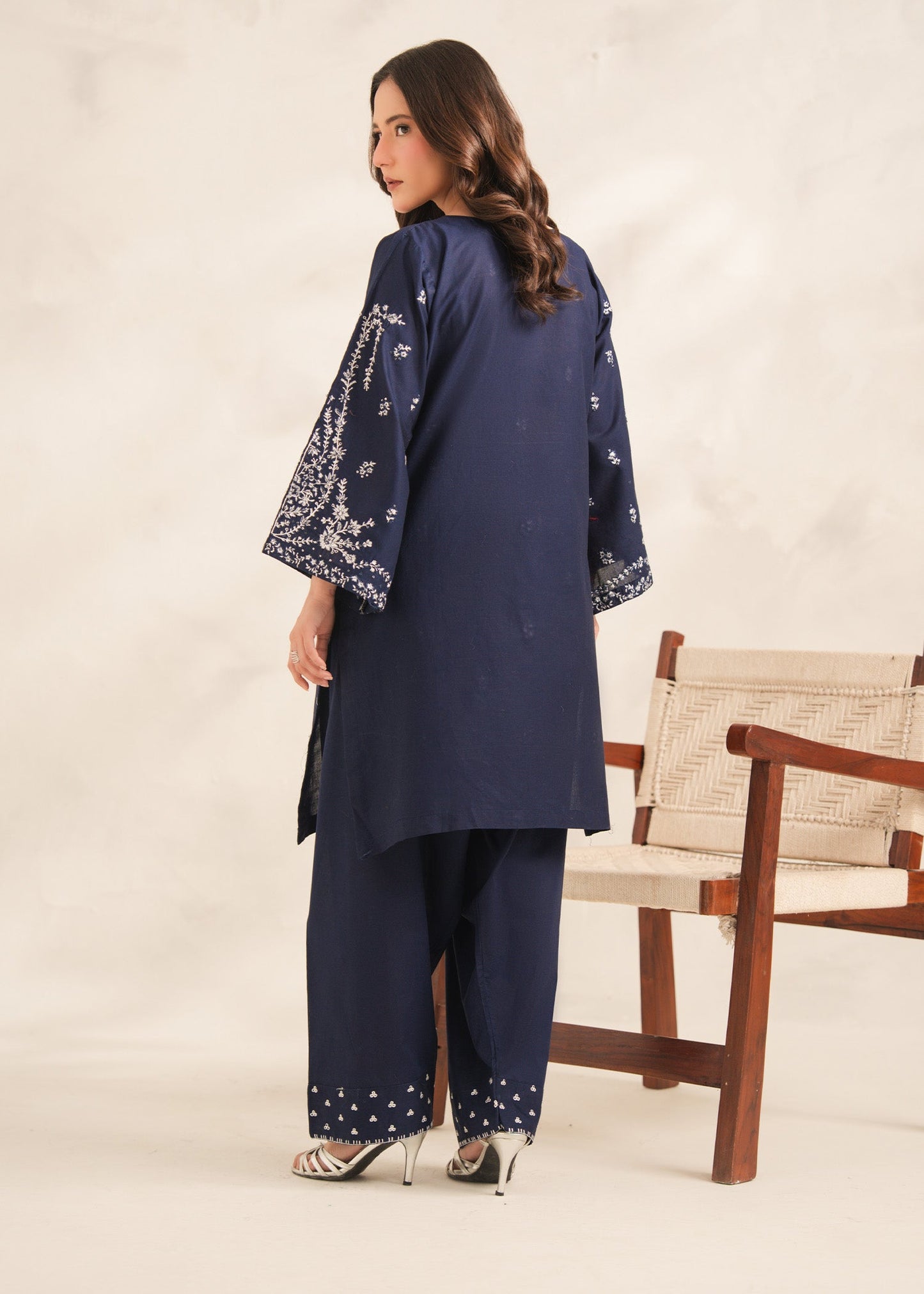Urwa Women's Suit | Elegant Pakistani Clothing PL