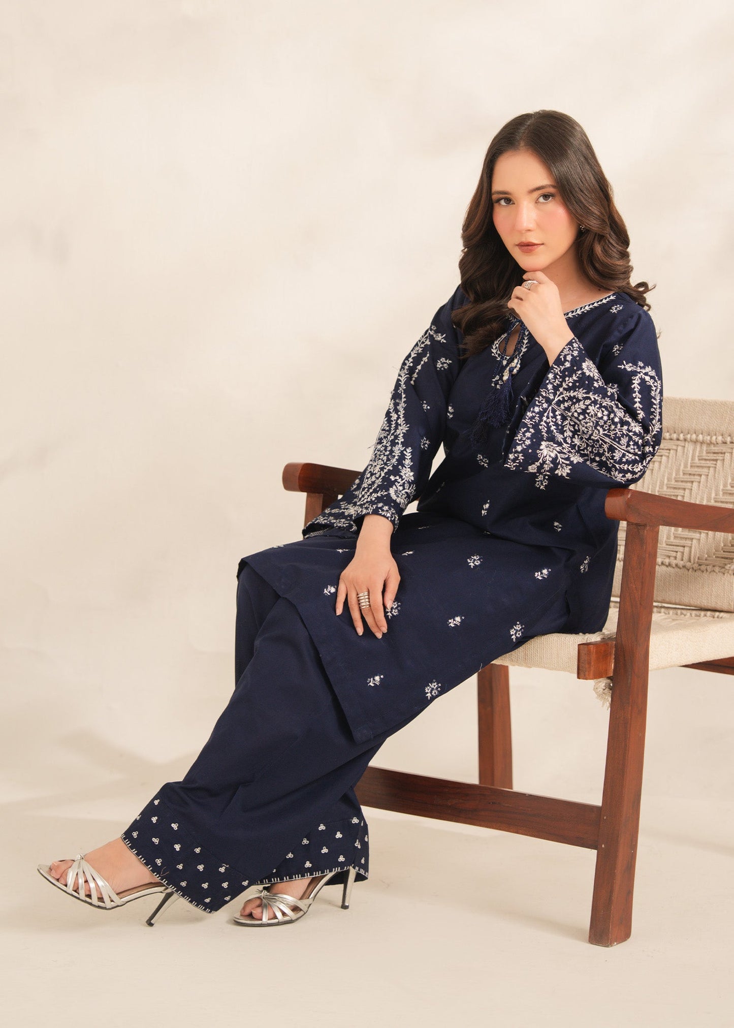 Urwa Women's Suit | Elegant Pakistani Clothing PL