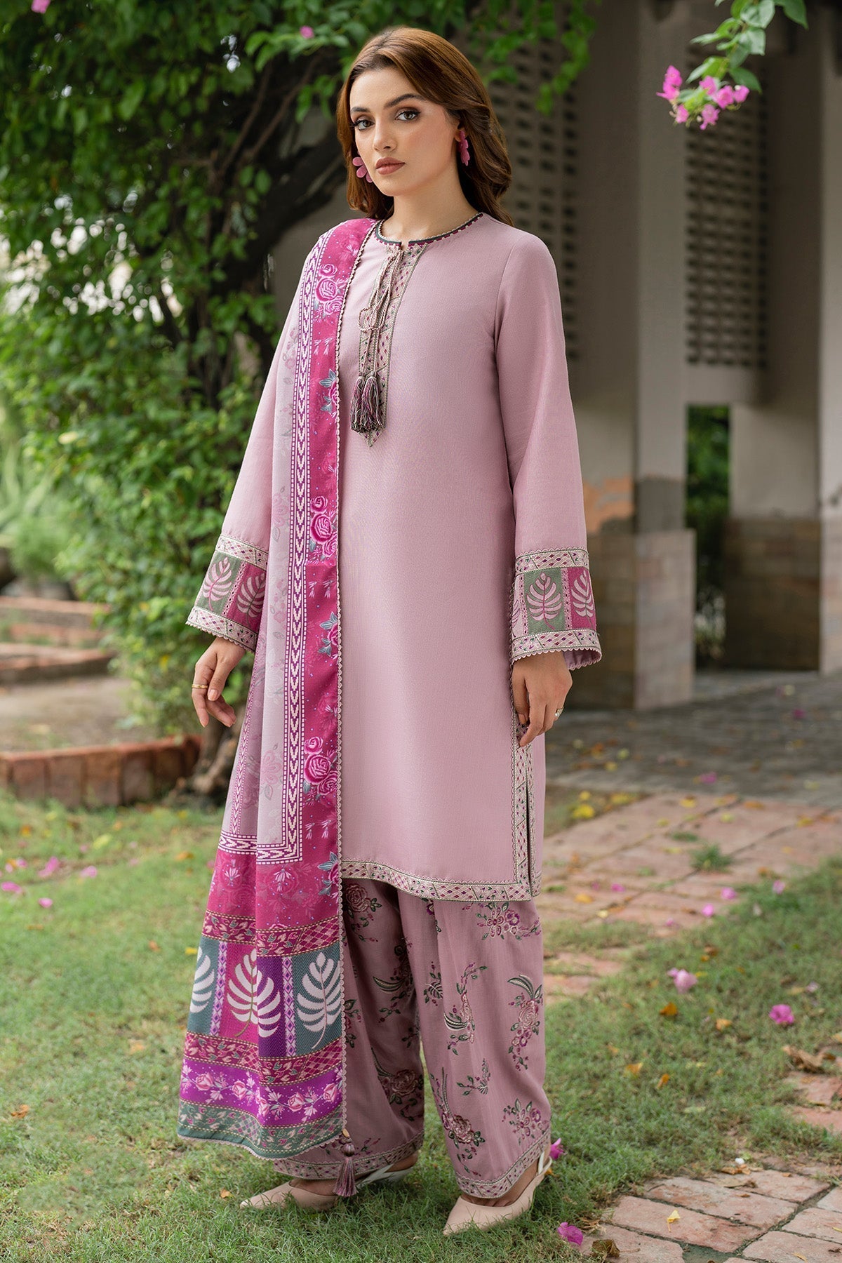 Gul-e-Zar Embroidered Cotton Lawn 3 Piece Suit for Women AD