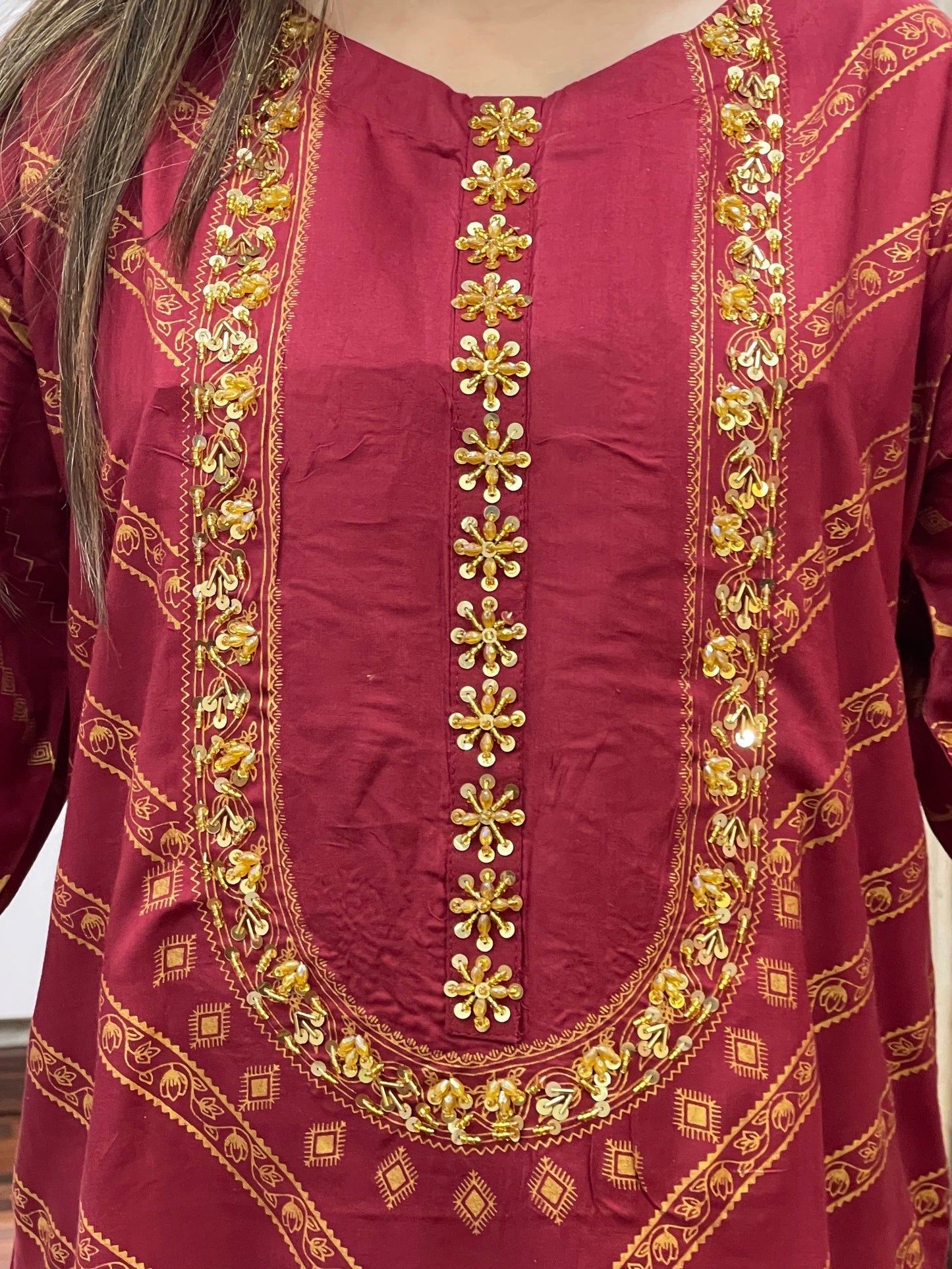 Saadgi Handwork Neck 2PC