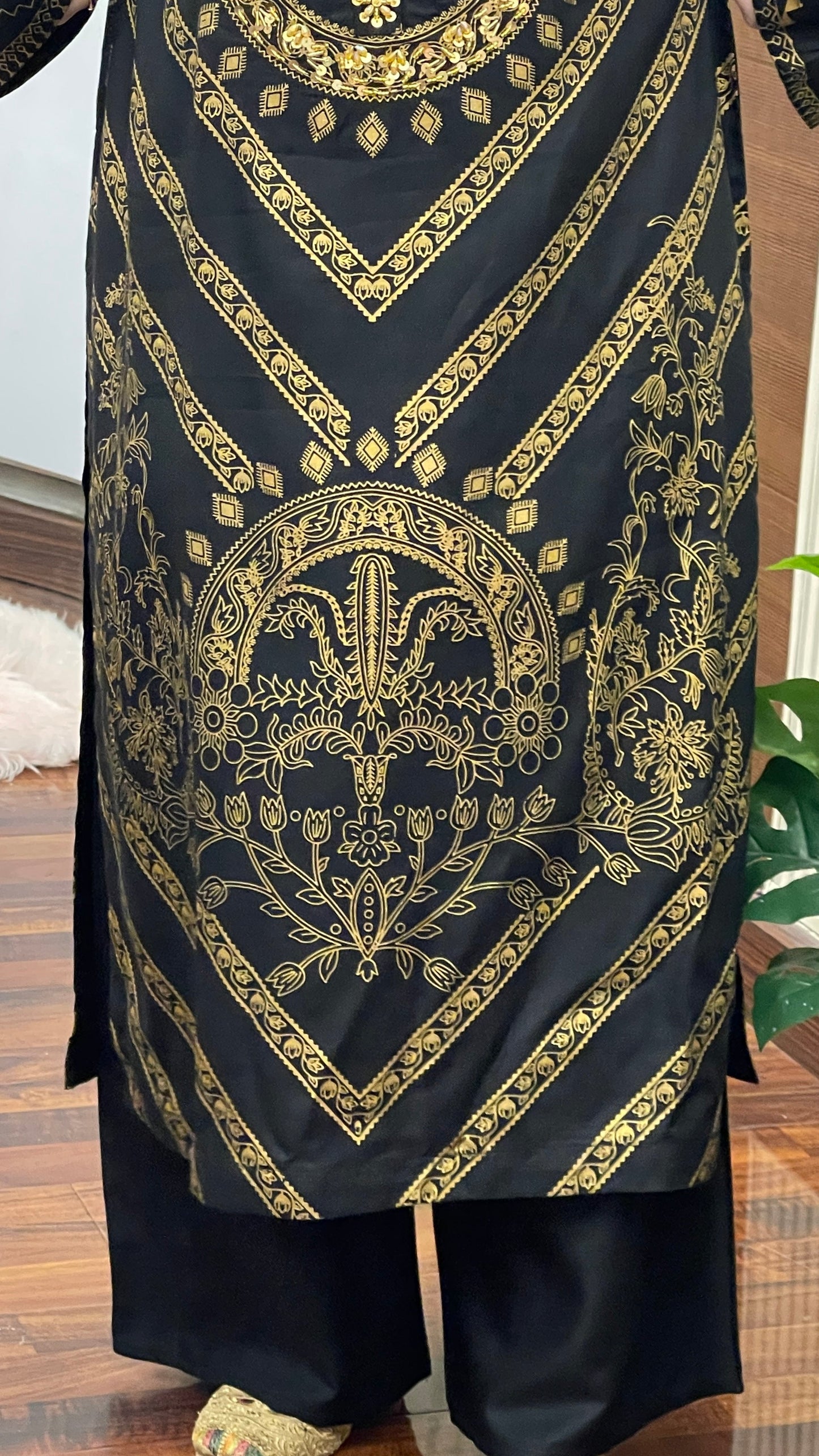 Saadgi Handwork Neck 2PC