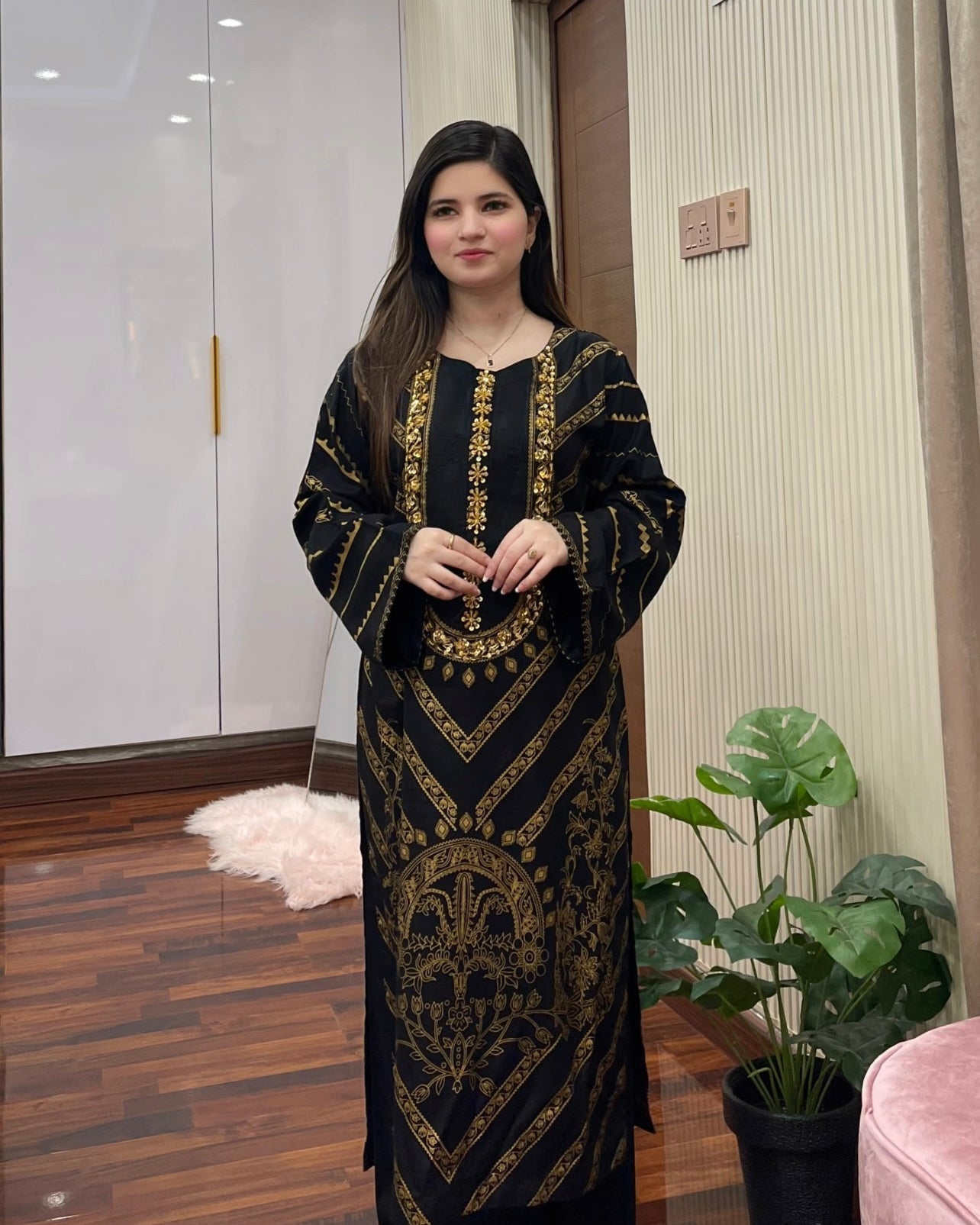 Saadgi Handwork Neck 2PC