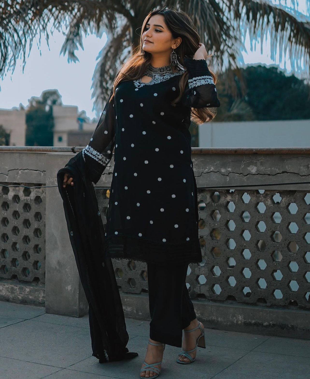 Shafoon 3-Piece Suit – Elegance Redefined in Three Layers