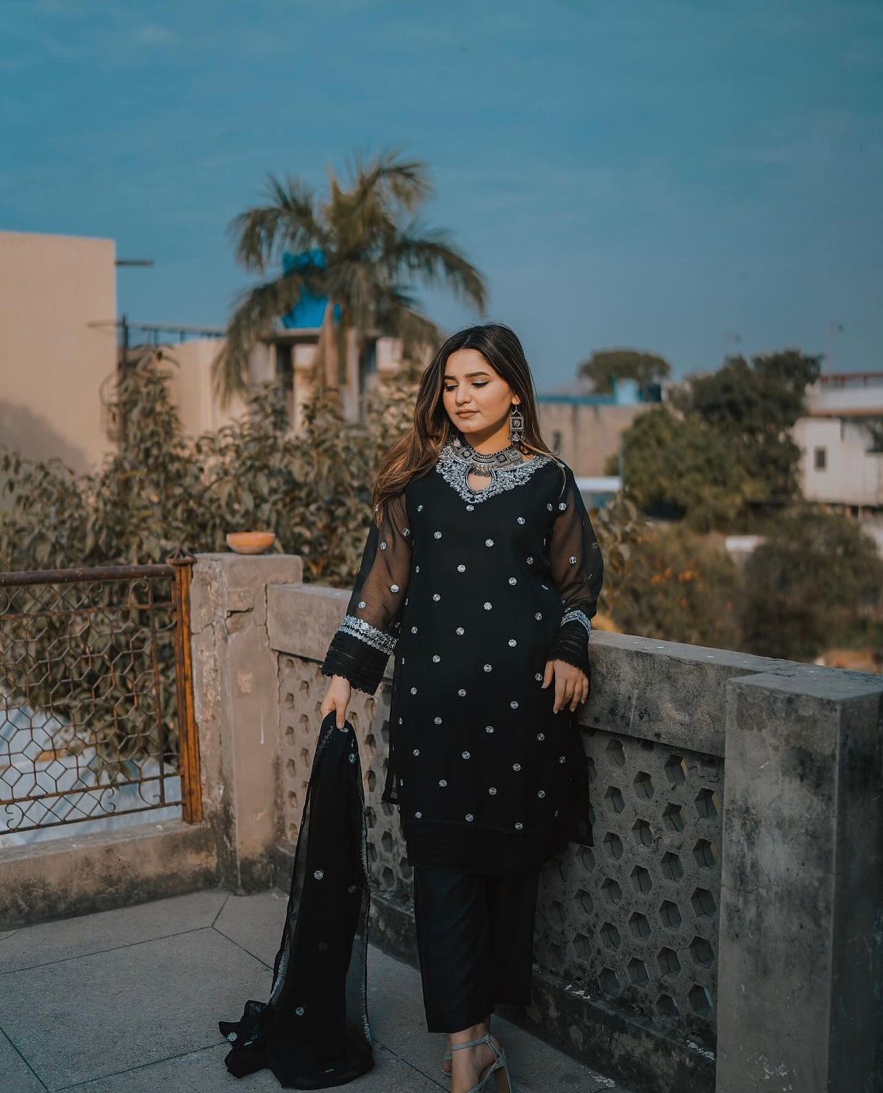 Shafoon 3-Piece Suit – Elegance Redefined in Three Layers