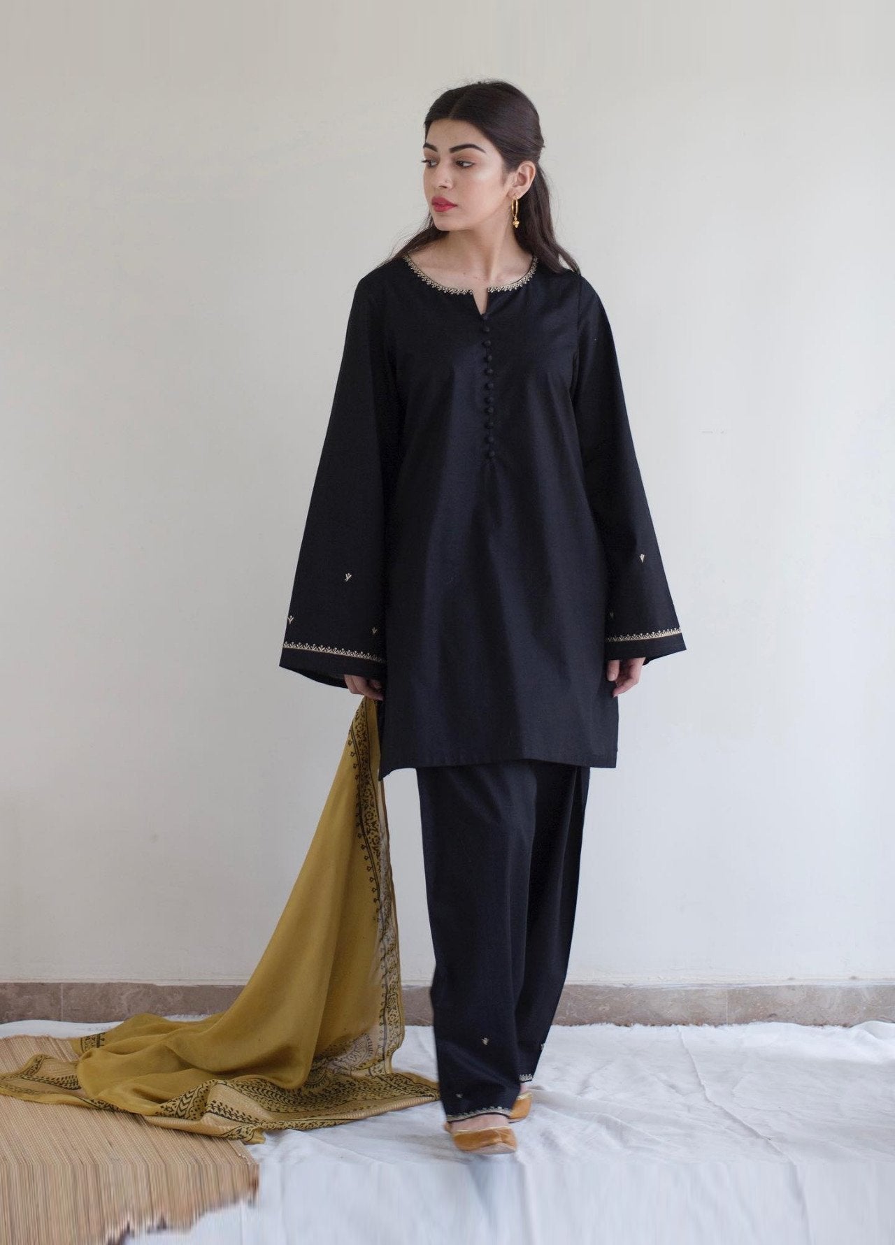 Aabroo Embroidered 3PC Set – Elegant Women’s Luxury 3 Piece Suit
