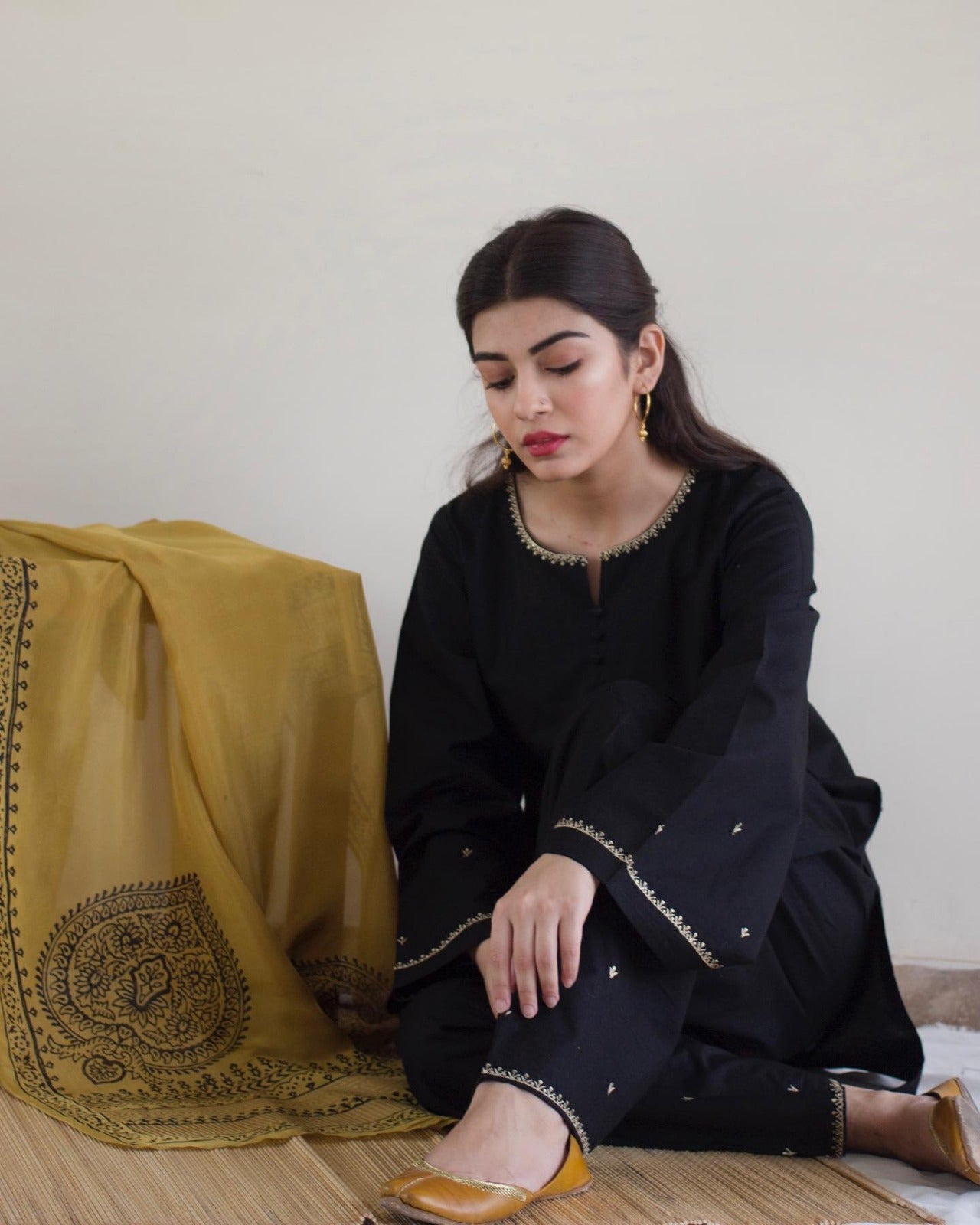 Aabroo Embroidered 3PC Set – Elegant Women’s Luxury 3 Piece Suit
