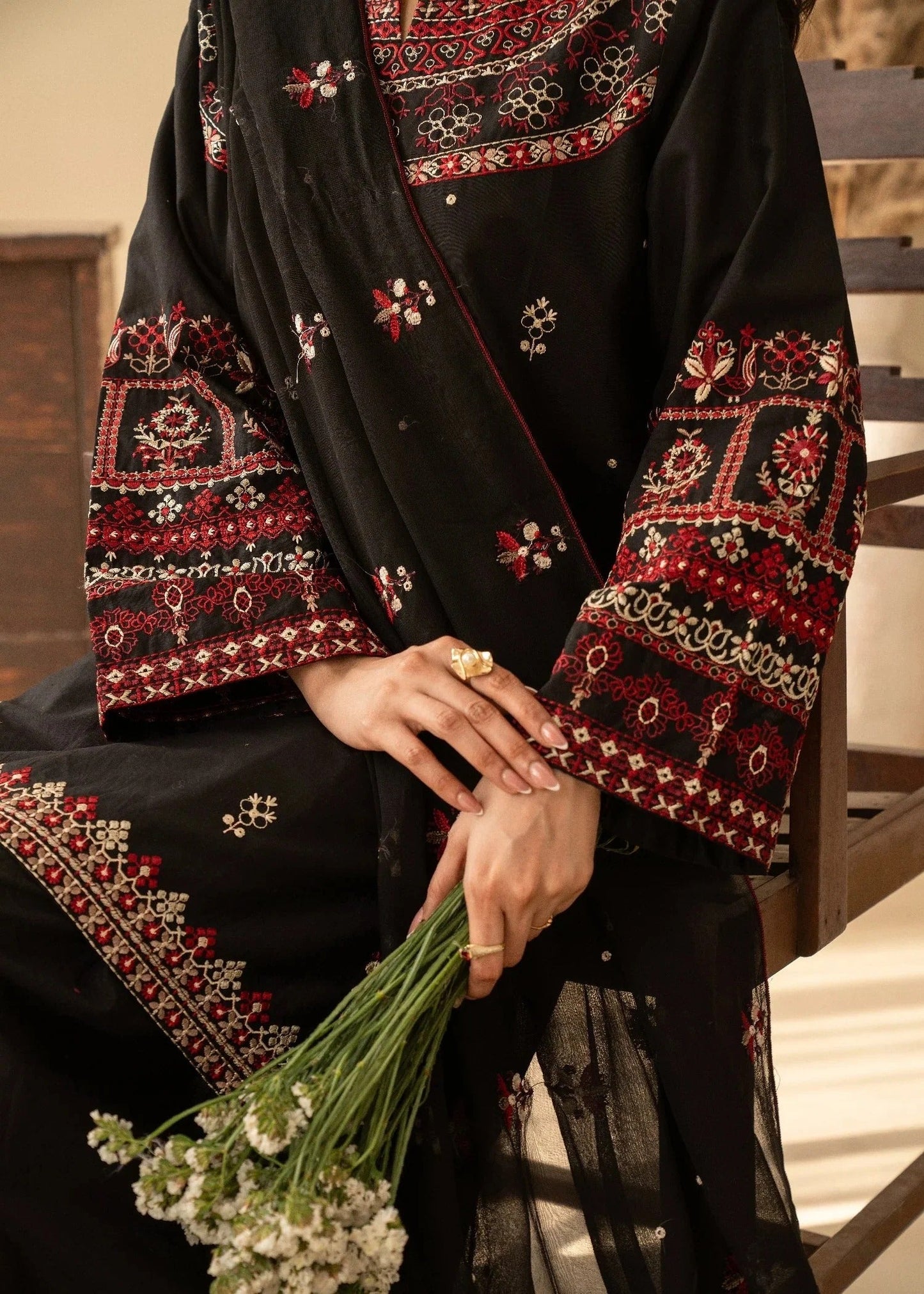 Siyah Gul Lawn Embroidered 3PC Suit ad