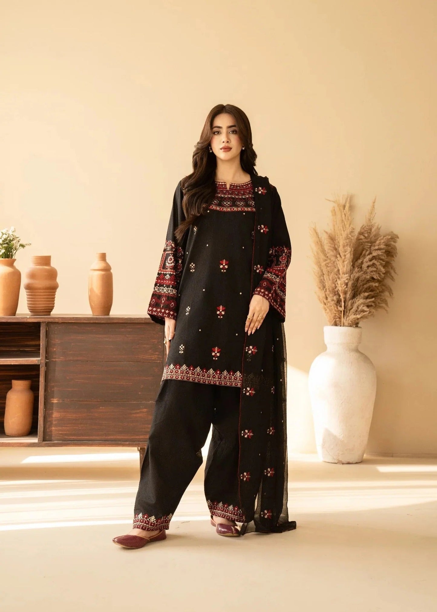 Siyah Gul Lawn Embroidered 3PC Suit ad
