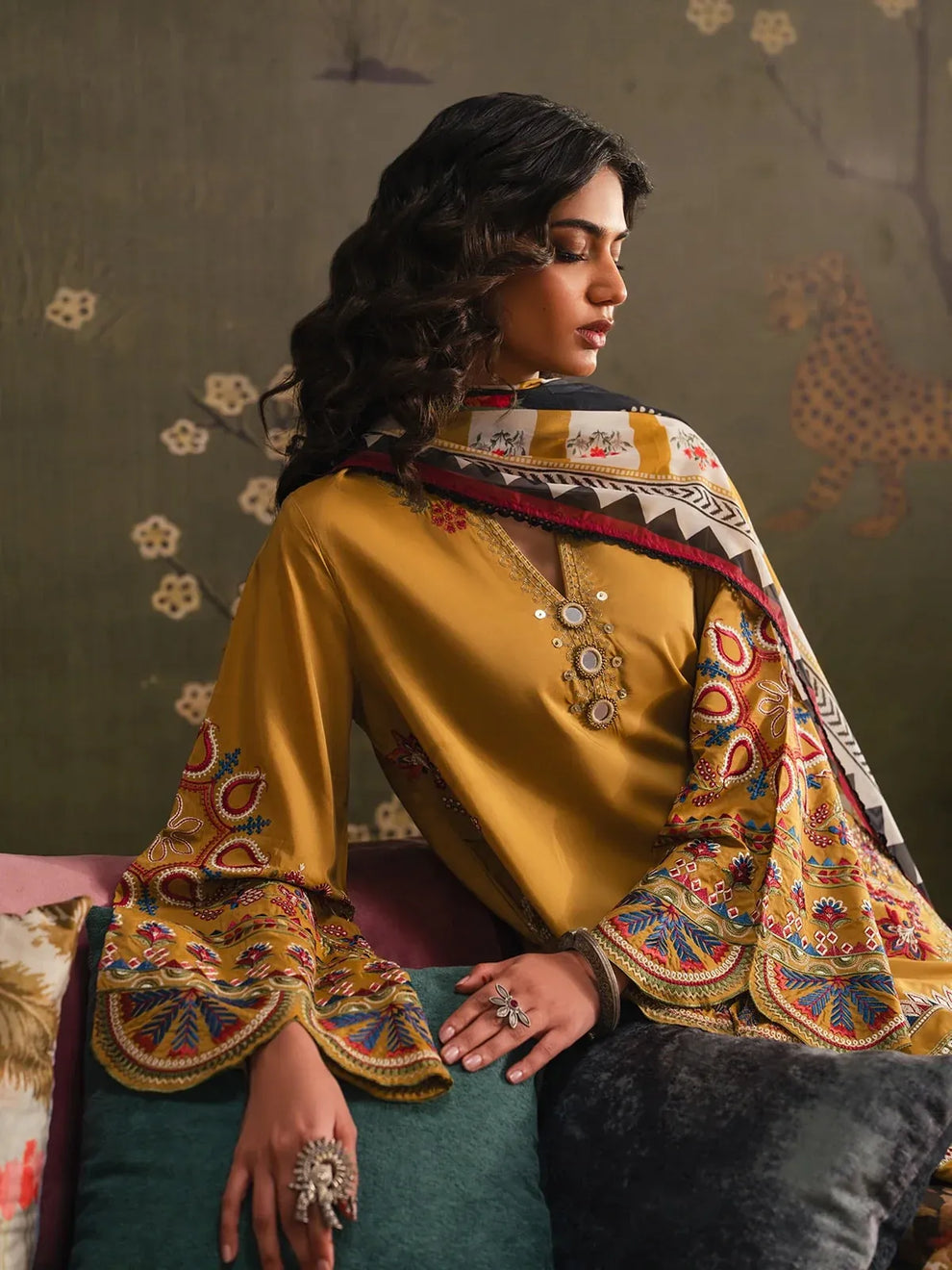 Sunehri 3-Piece | Elegant Women’s 3-Piece Suit T
